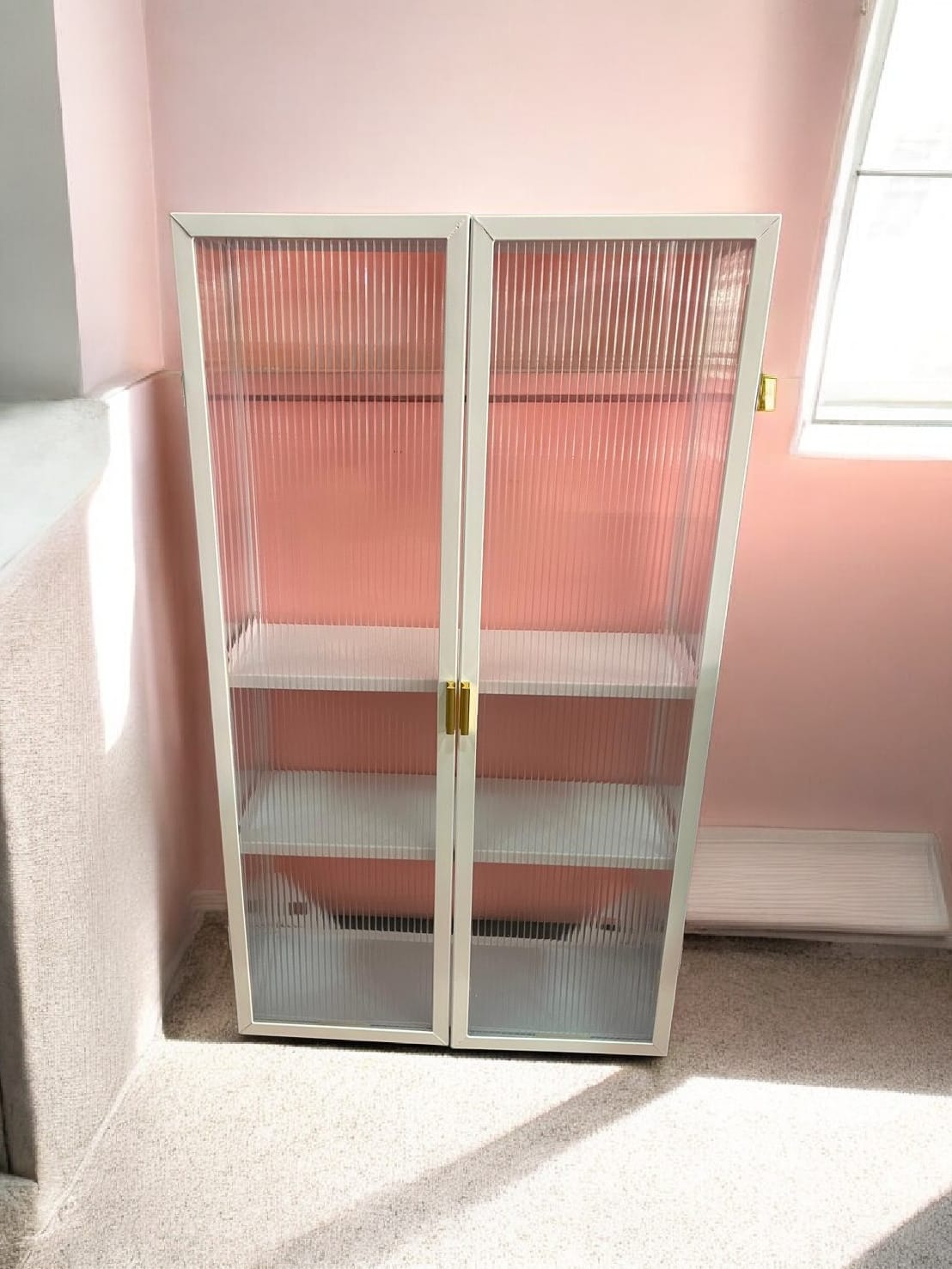 Gabinete metálico con puertas acrilicas